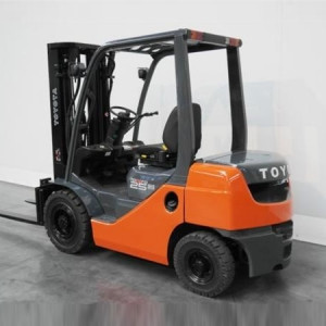 Погрузчик вилочный Toyota FDF25 в аренду