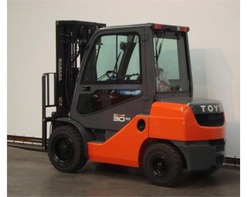 Вилочный погрузчик Toyota 8FDF30
