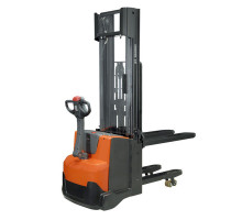 Электрический штабелер Toyota SWE120L