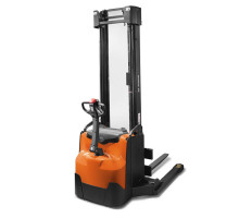 Электрический штабелер Toyota SWE140 (Исполнение для рыбной промышленности)