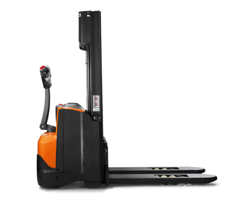 Электрический штабелер Toyota SWE120 (Исполнение для рыбной промышленности)