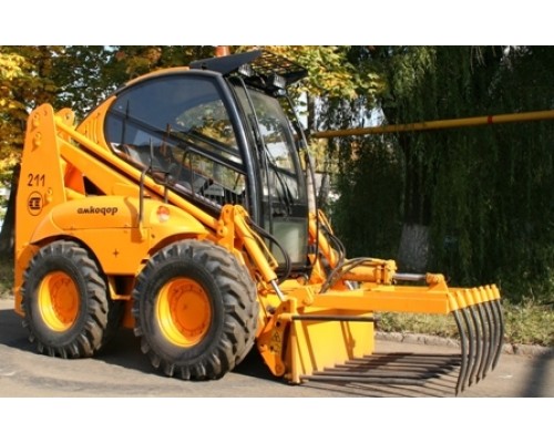 Погрузчик универсальный с бортовым поворотом АМКОДОР 211