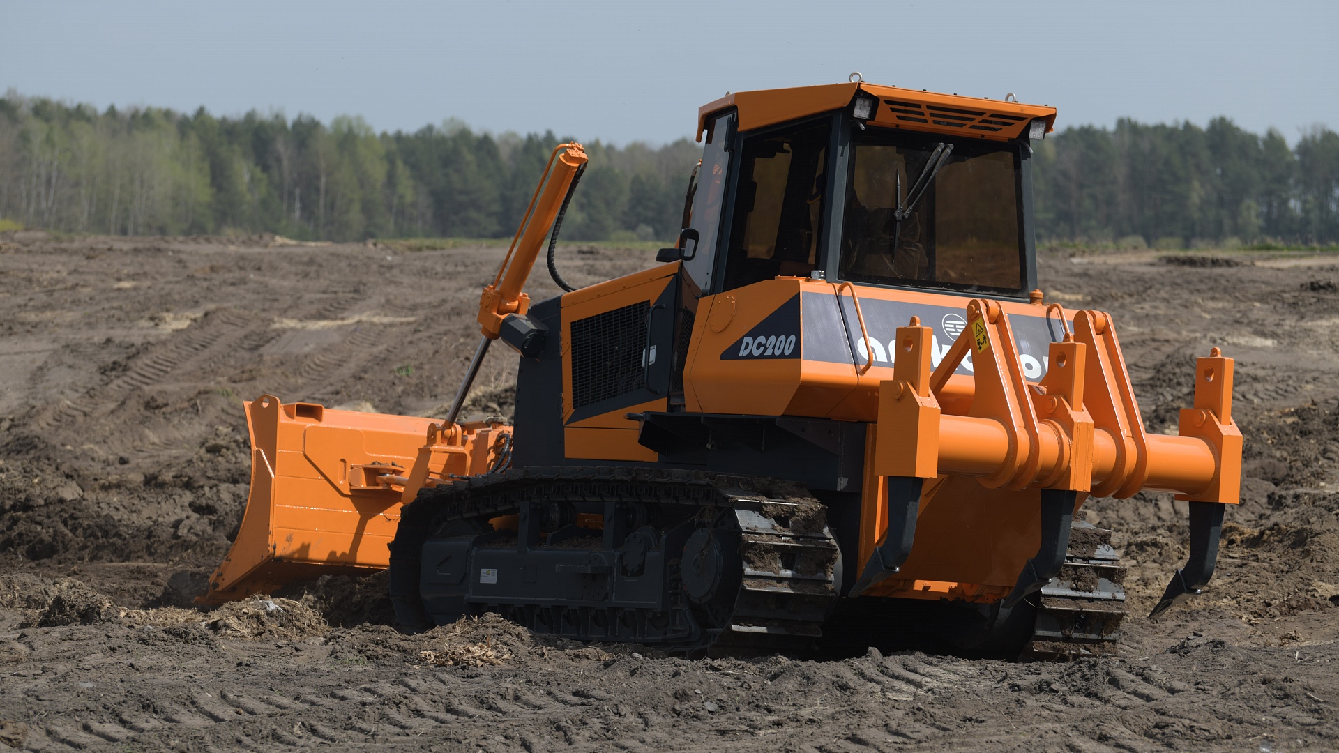 Гусеничный бульдозер AMKODOR DC200